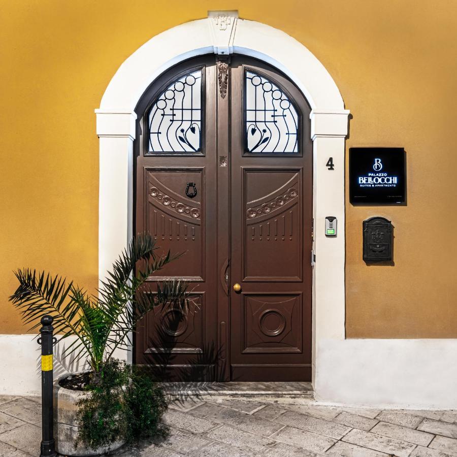 Palazzo Bellocchi - Suites & Apartments Бриндизи Экстерьер фото